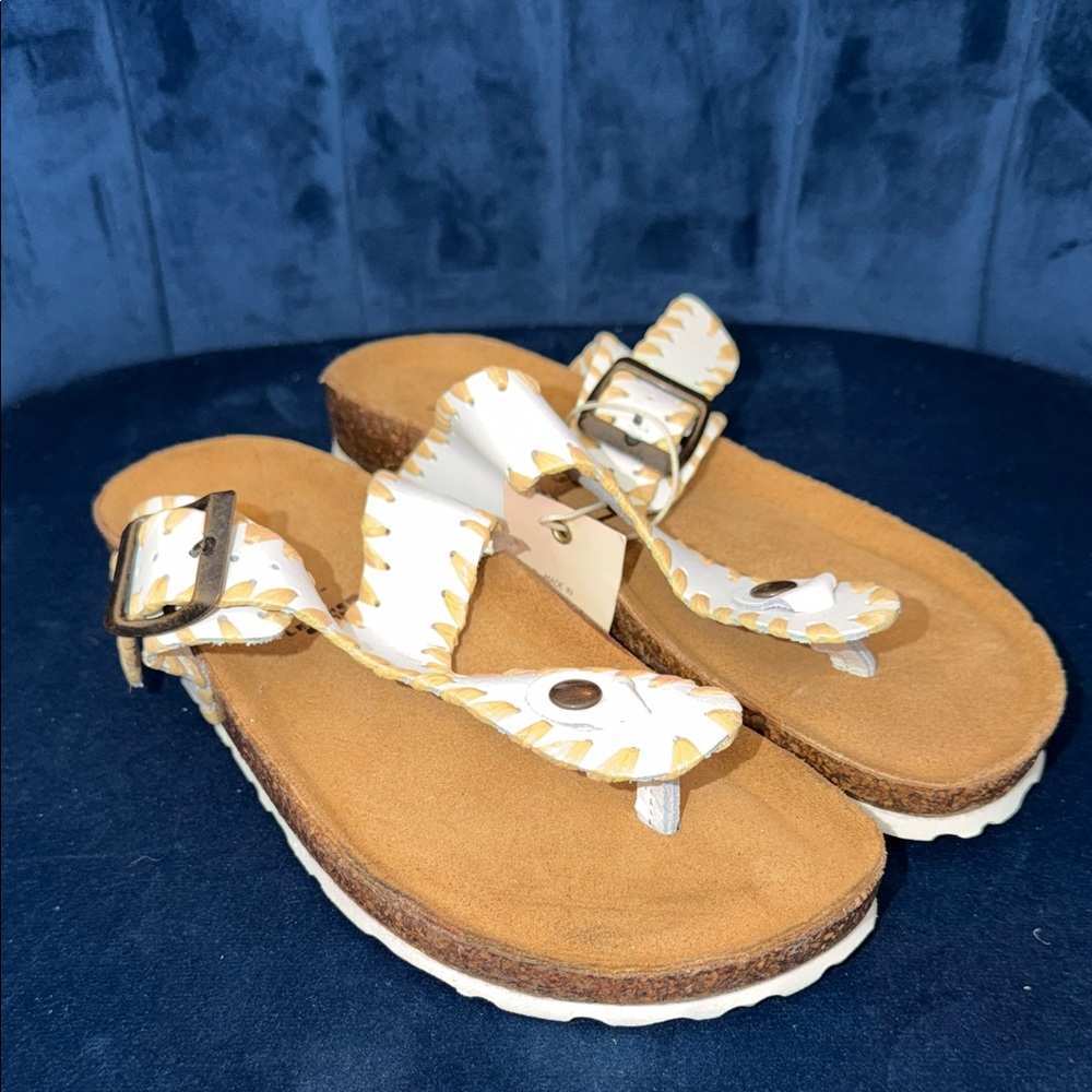 Women's White Leather Thong Sandals with Rattan Stitching Size 6.5